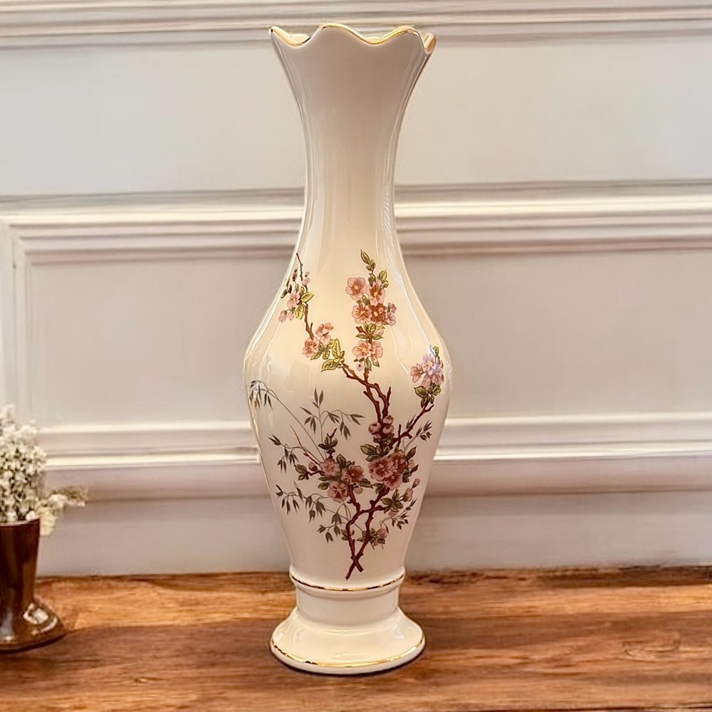 Retired Janbo Spain Porcelain Vase